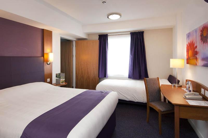 Premier Inn Bracknell Central Ngoại thất bức ảnh