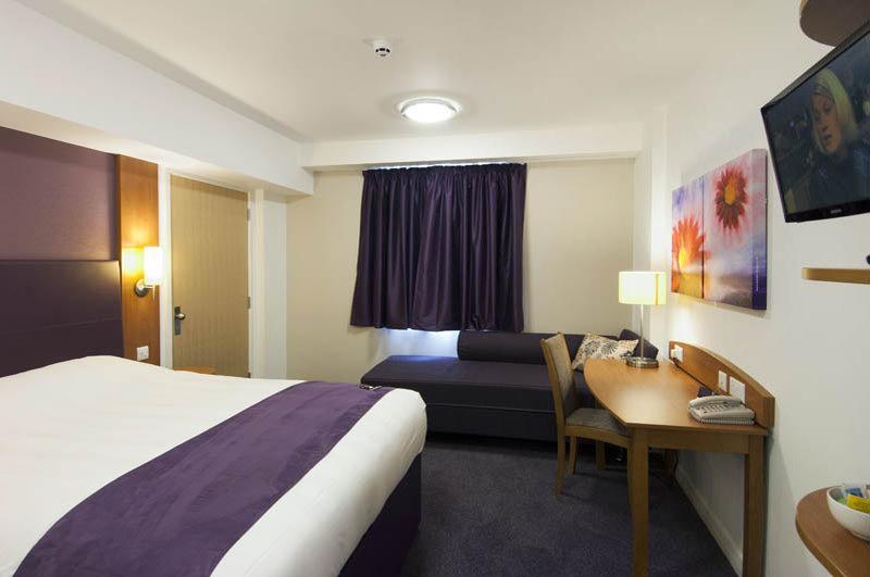 Premier Inn Bracknell Central Ngoại thất bức ảnh